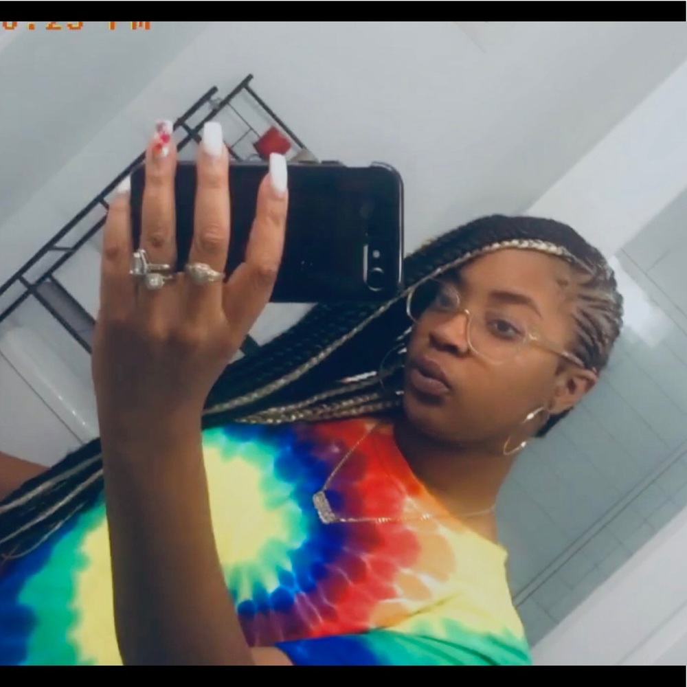 Meet your Posher, Niy